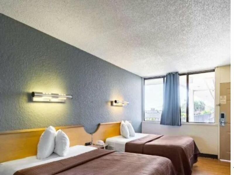 Econo Lodge Palm Harbor - Clearwater Екстер'єр фото