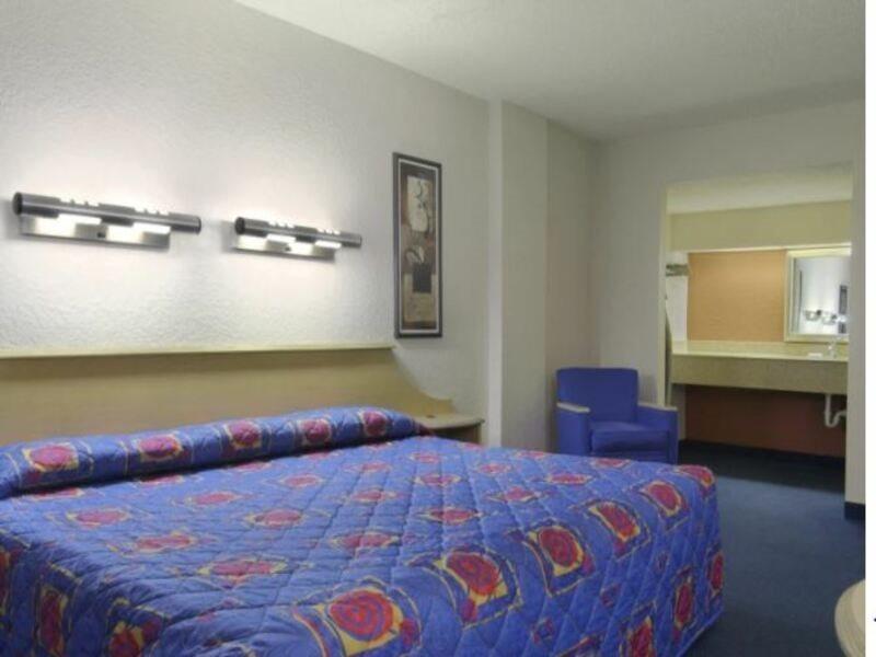 Econo Lodge Palm Harbor - Clearwater Екстер'єр фото