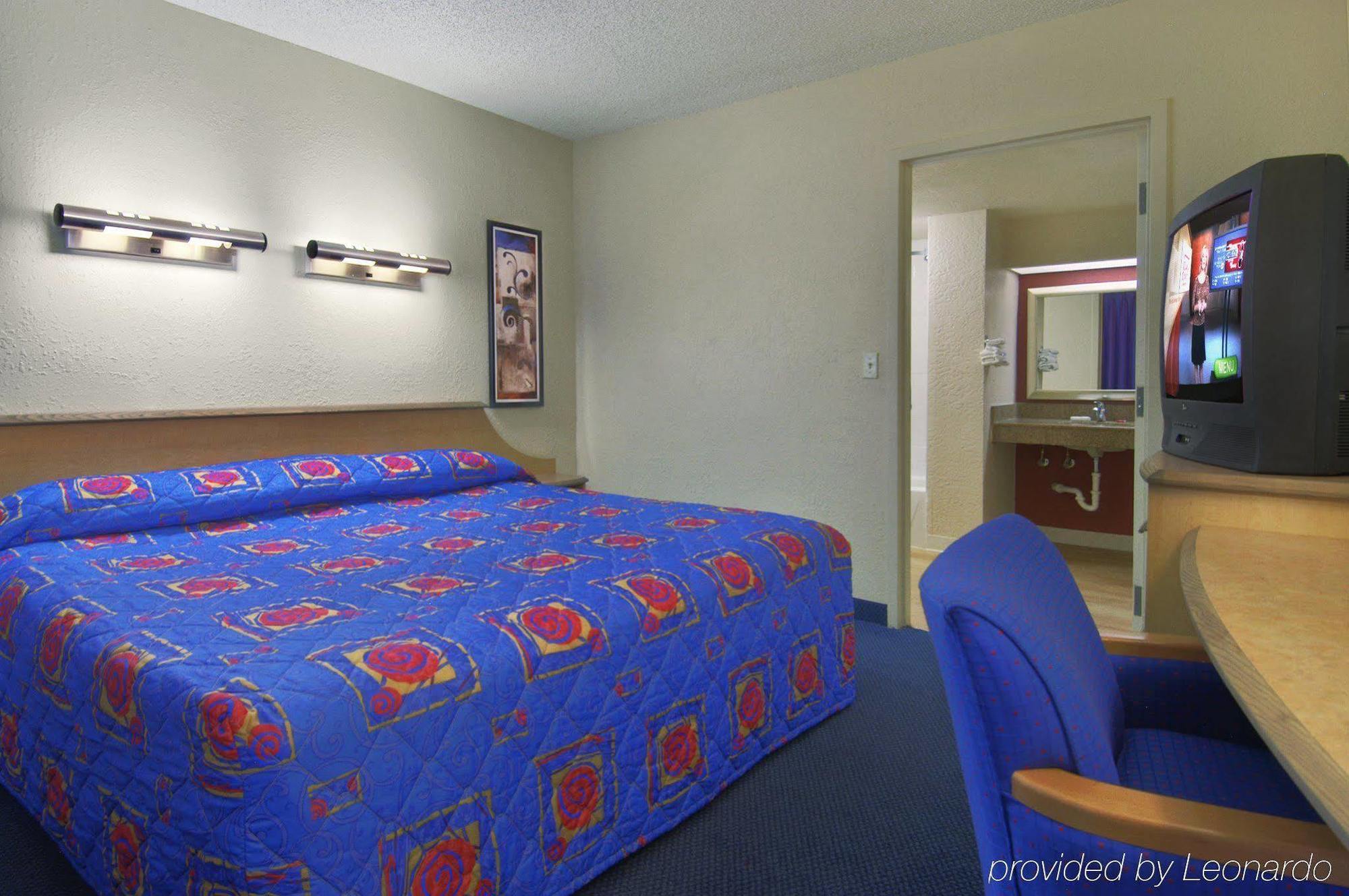 Econo Lodge Palm Harbor - Clearwater Екстер'єр фото