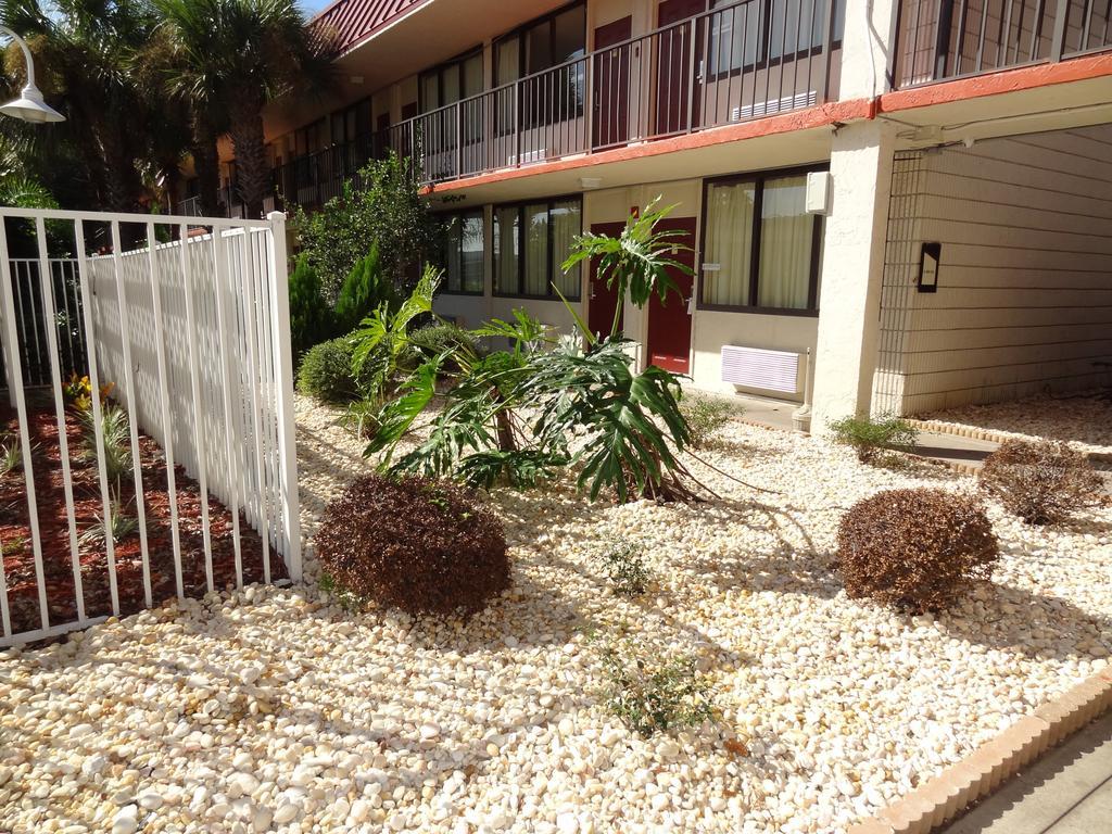 Econo Lodge Palm Harbor - Clearwater Екстер'єр фото