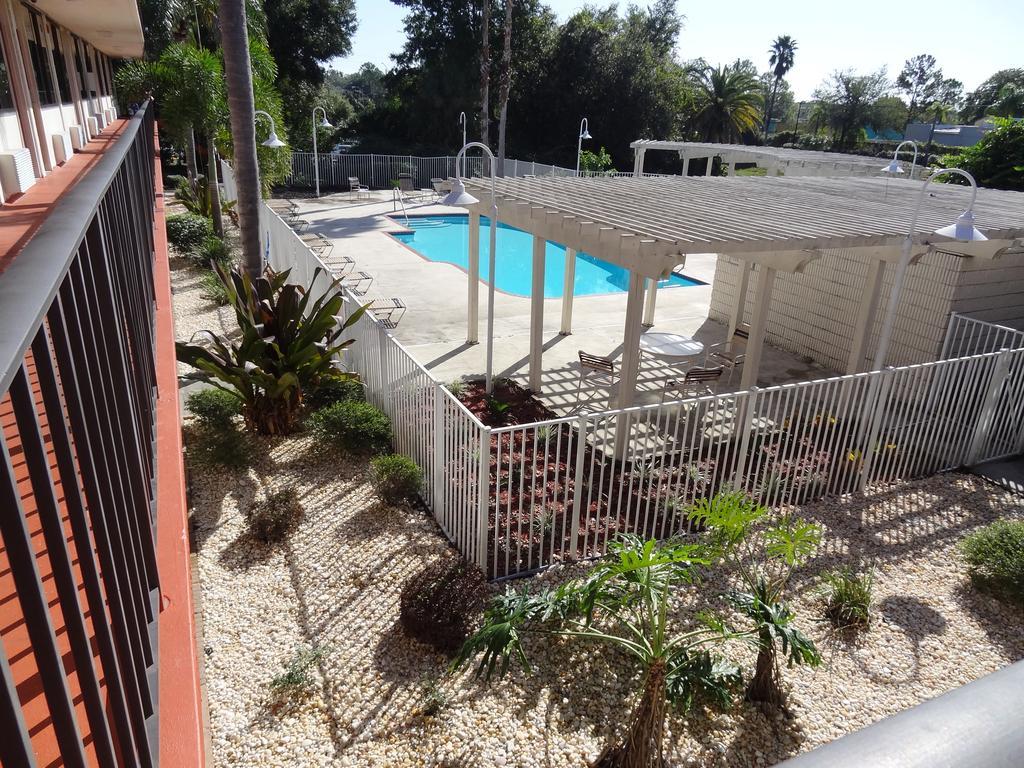Econo Lodge Palm Harbor - Clearwater Екстер'єр фото