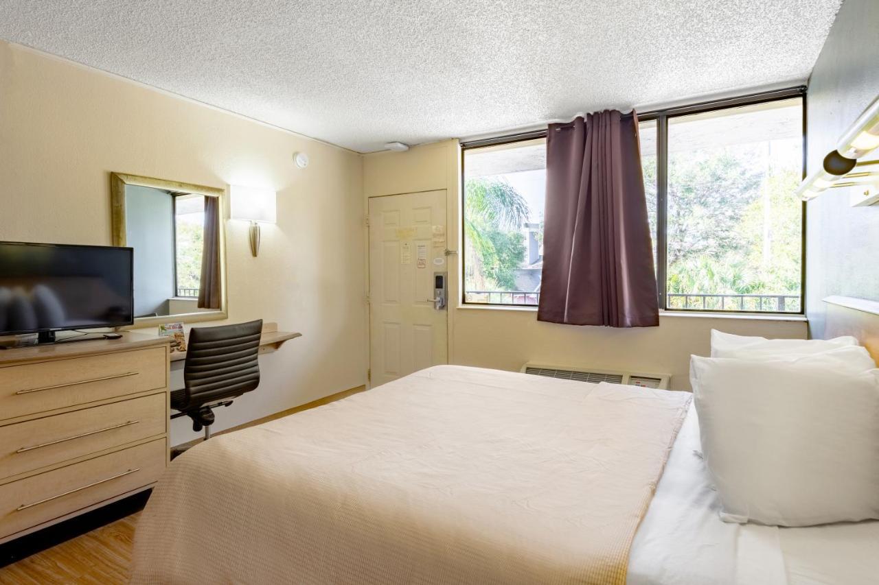 Econo Lodge Palm Harbor - Clearwater Екстер'єр фото