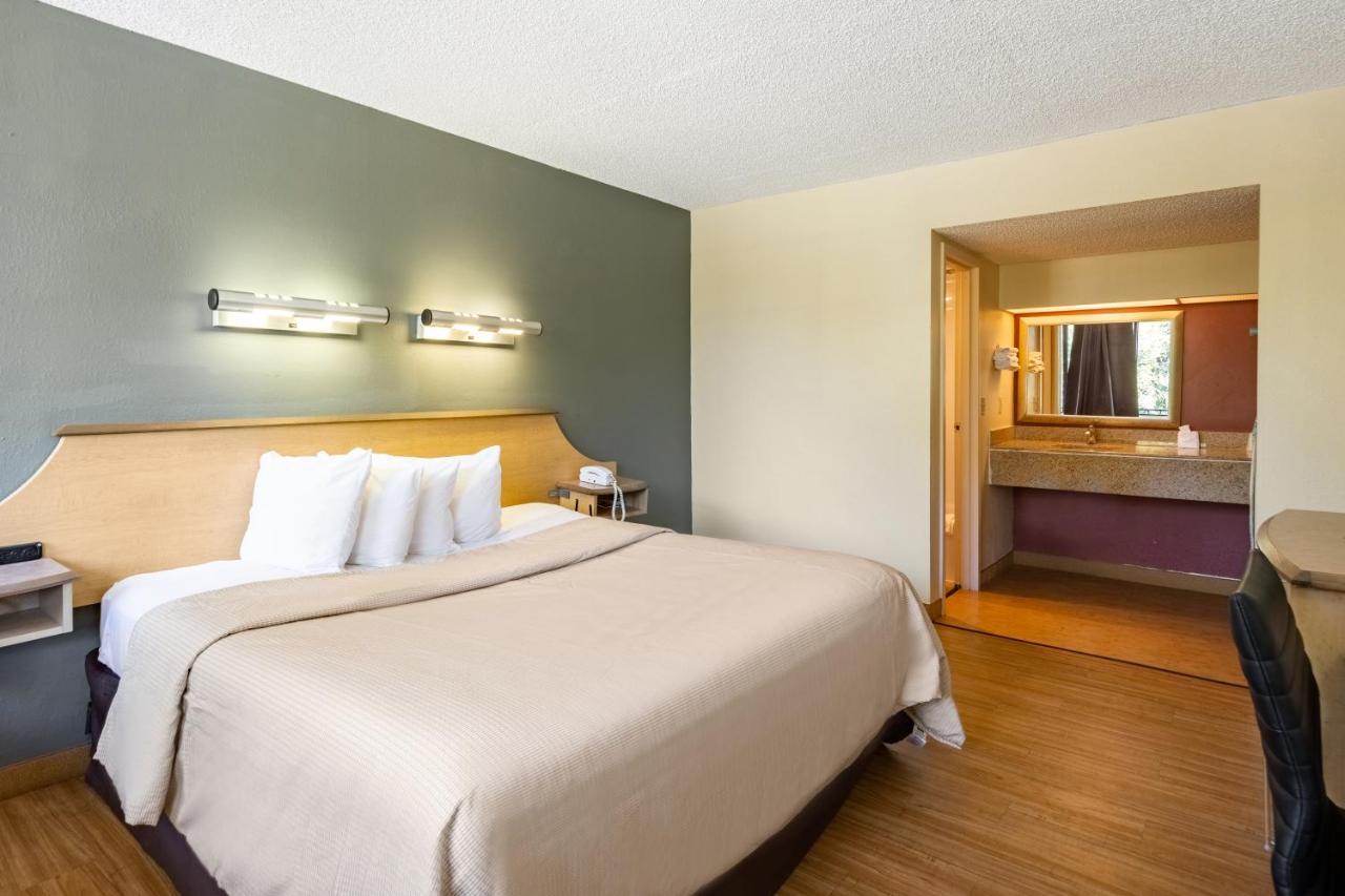 Econo Lodge Palm Harbor - Clearwater Екстер'єр фото