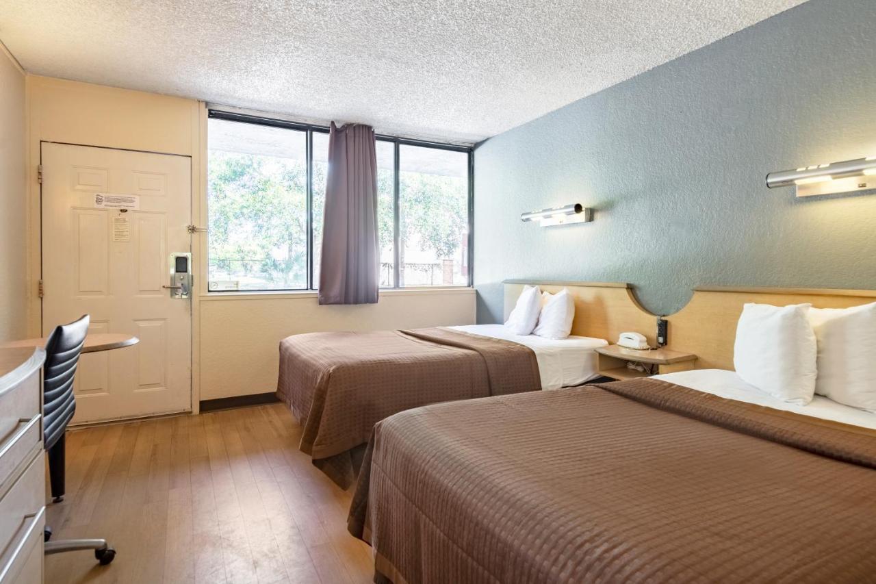 Econo Lodge Palm Harbor - Clearwater Екстер'єр фото
