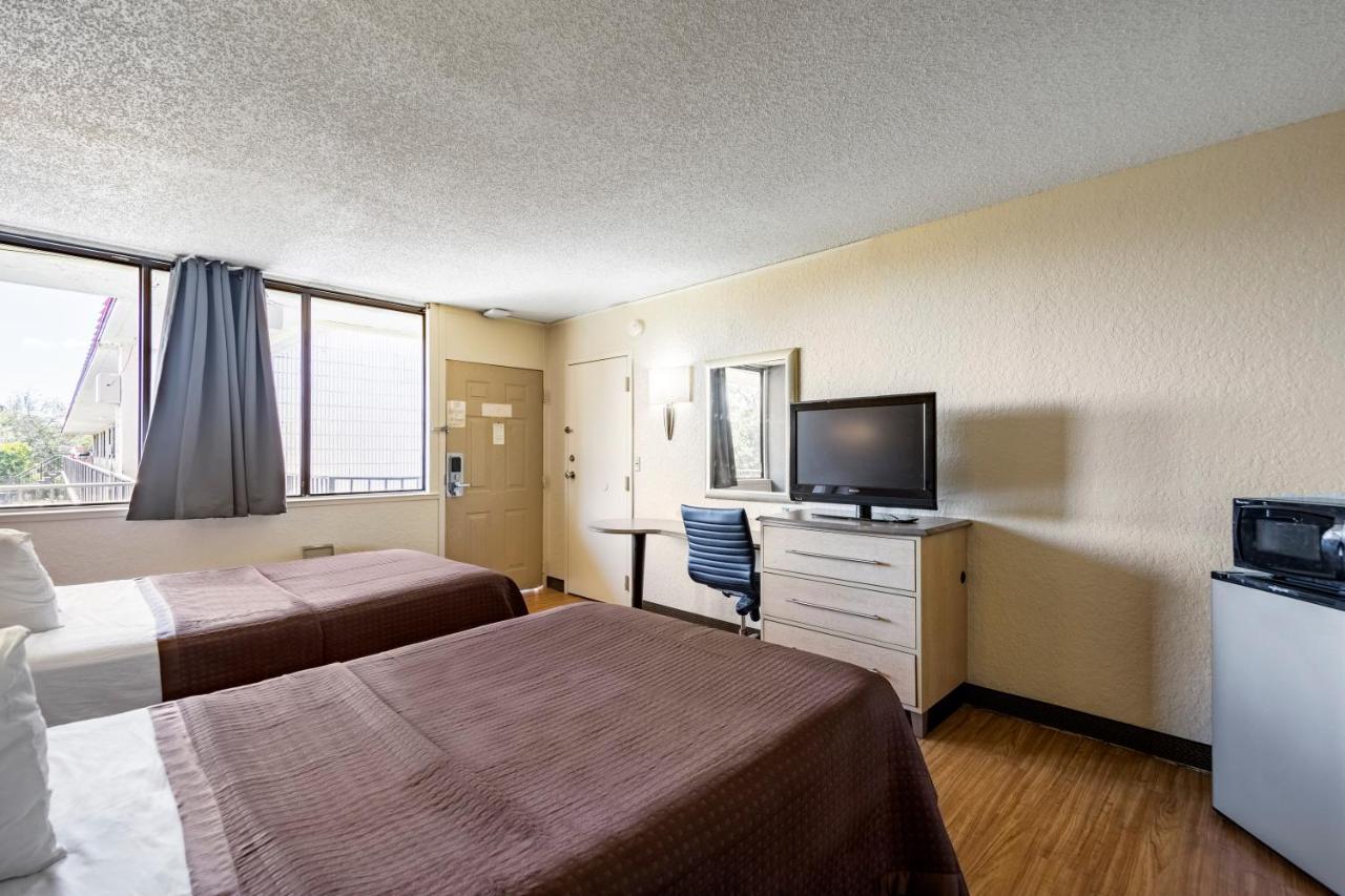 Econo Lodge Palm Harbor - Clearwater Екстер'єр фото