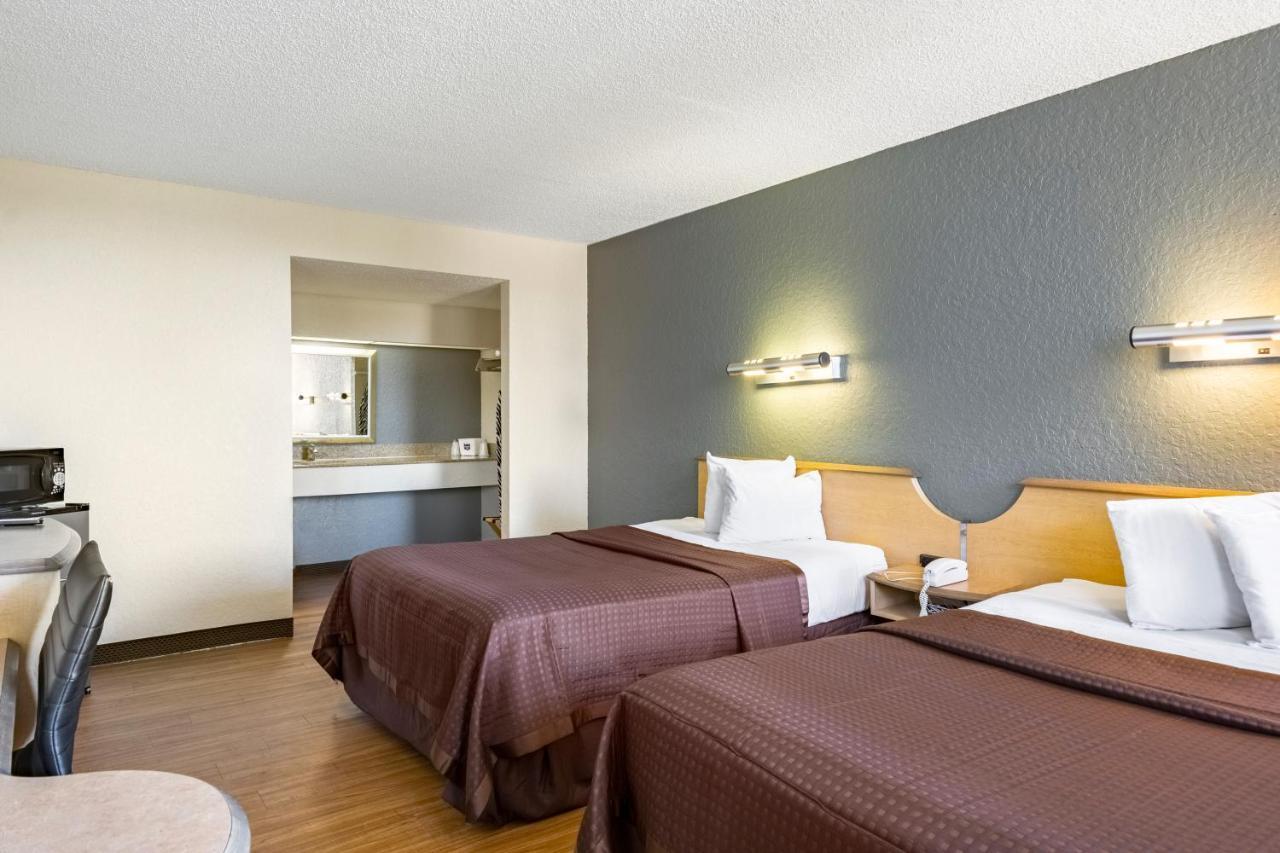 Econo Lodge Palm Harbor - Clearwater Екстер'єр фото