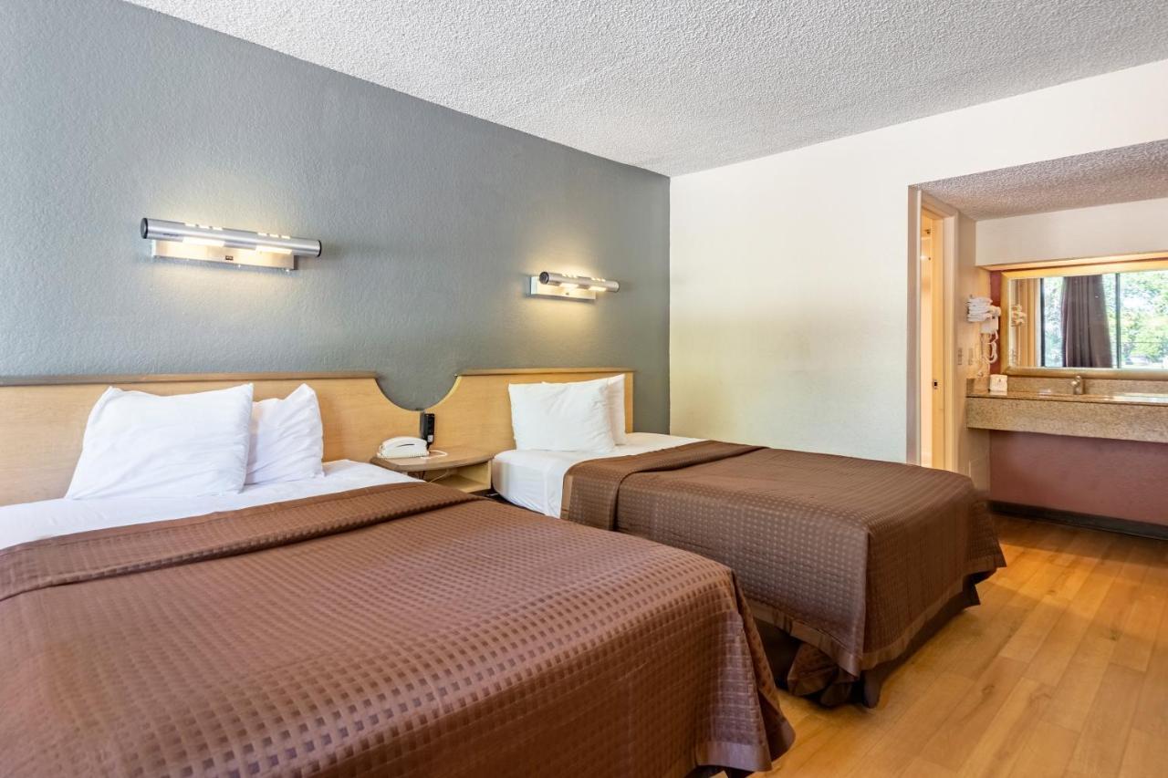 Econo Lodge Palm Harbor - Clearwater Екстер'єр фото