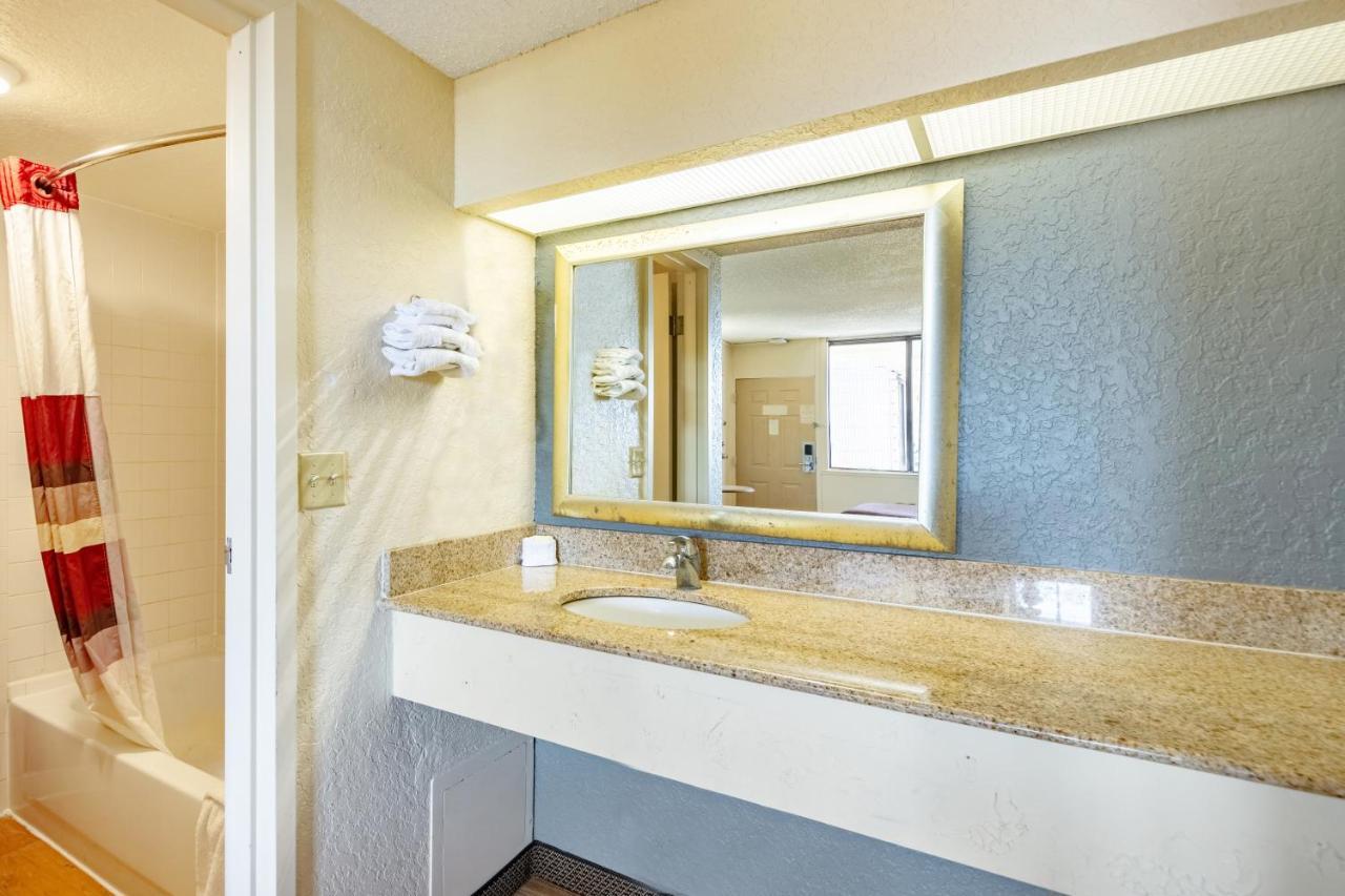Econo Lodge Palm Harbor - Clearwater Екстер'єр фото