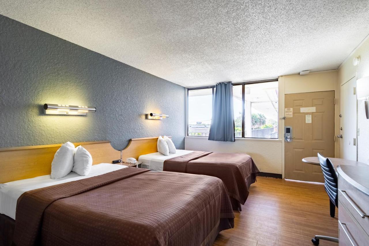 Econo Lodge Palm Harbor - Clearwater Екстер'єр фото