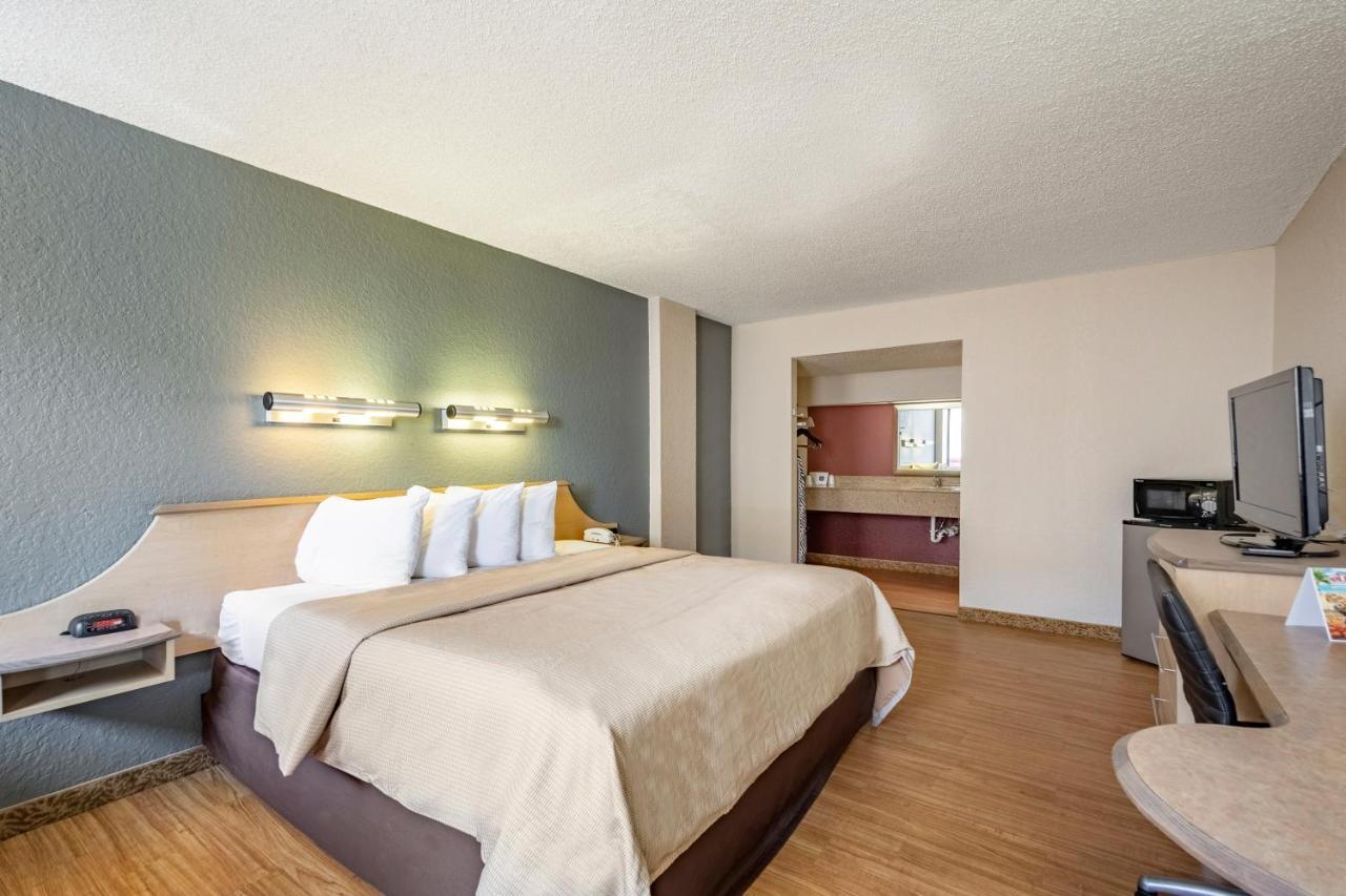 Econo Lodge Palm Harbor - Clearwater Екстер'єр фото
