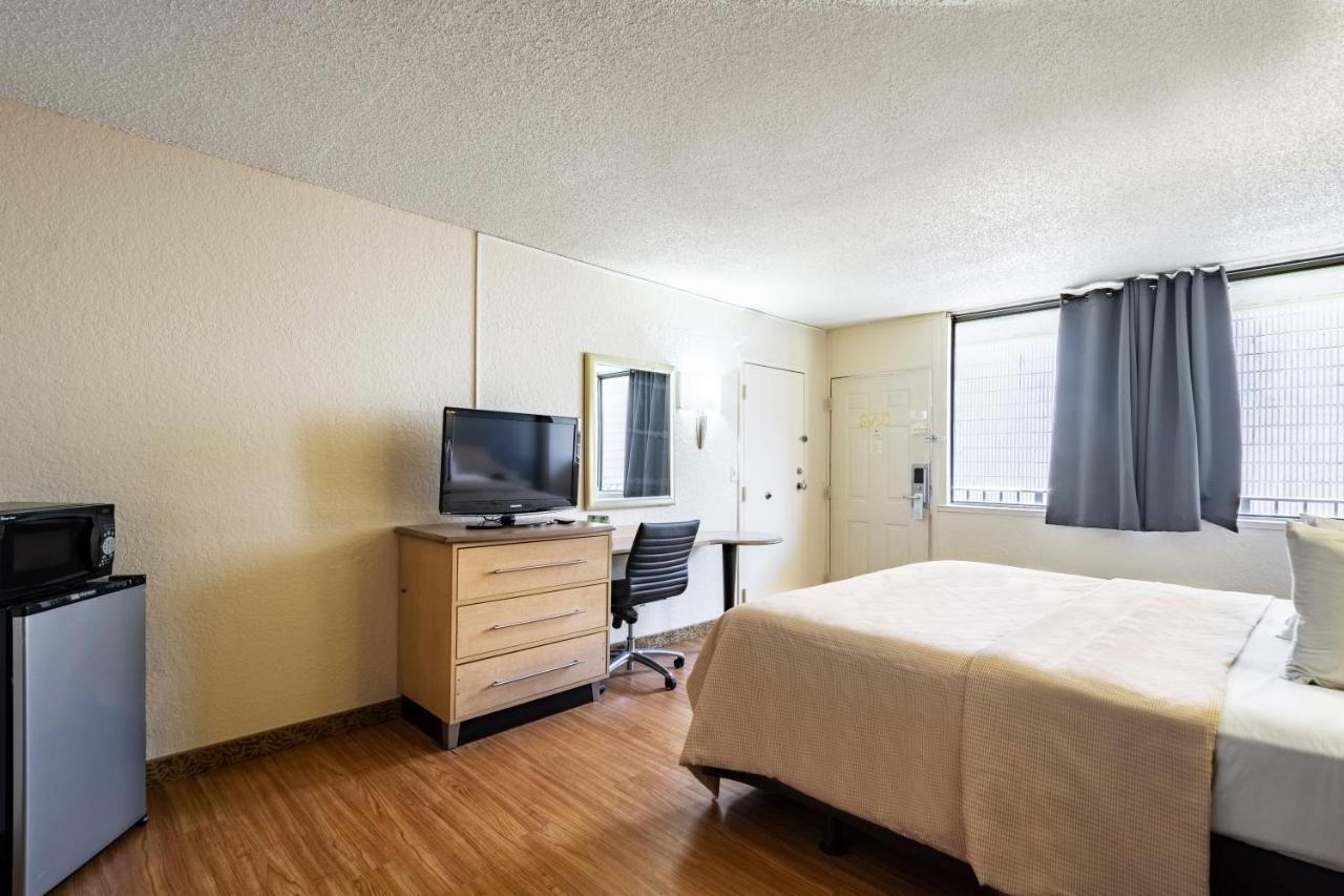 Econo Lodge Palm Harbor - Clearwater Екстер'єр фото