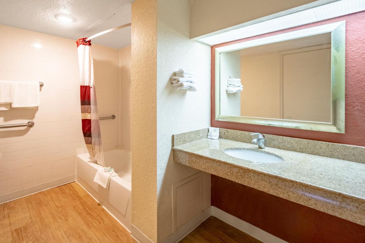 Econo Lodge Palm Harbor - Clearwater Екстер'єр фото