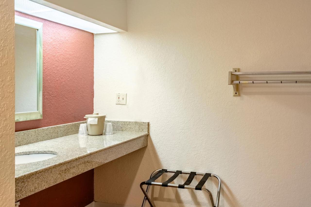 Econo Lodge Palm Harbor - Clearwater Екстер'єр фото