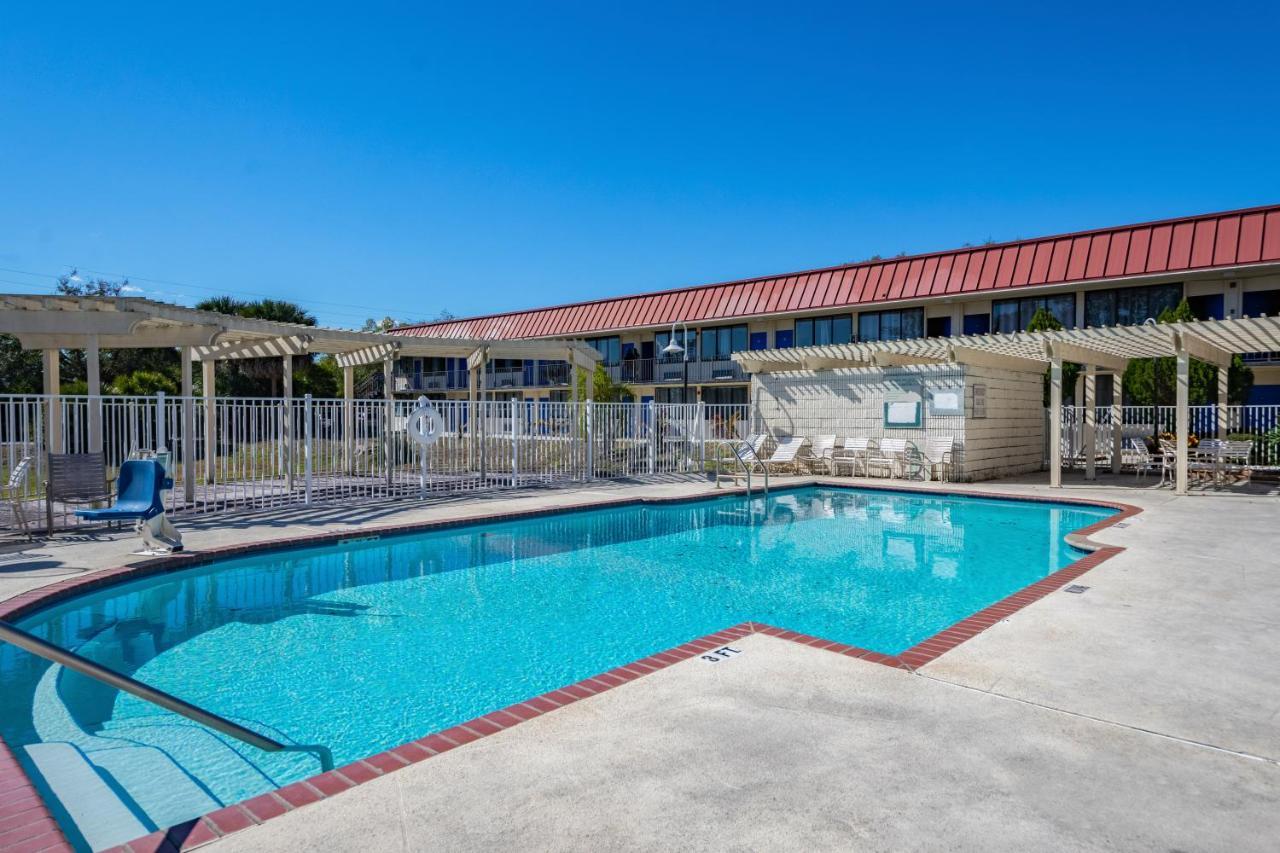 Econo Lodge Palm Harbor - Clearwater Екстер'єр фото