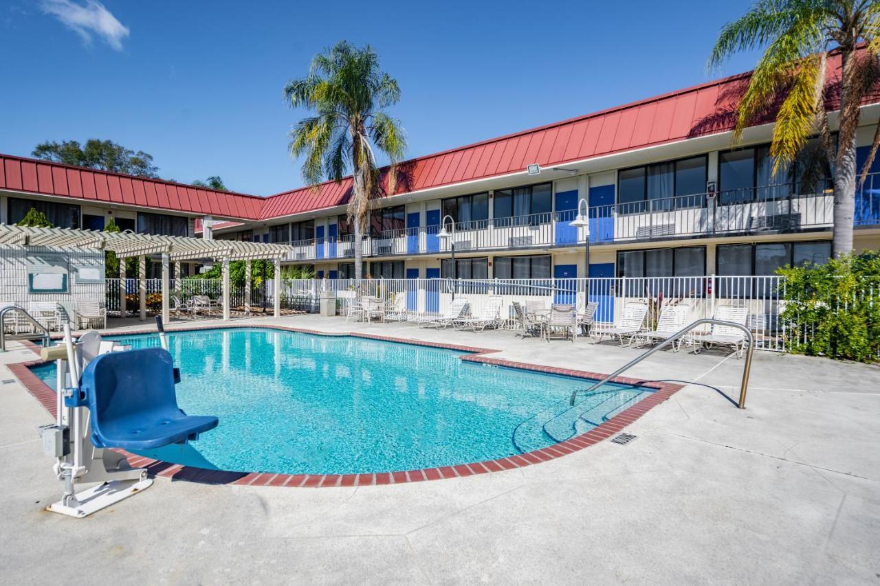 Econo Lodge Palm Harbor - Clearwater Екстер'єр фото