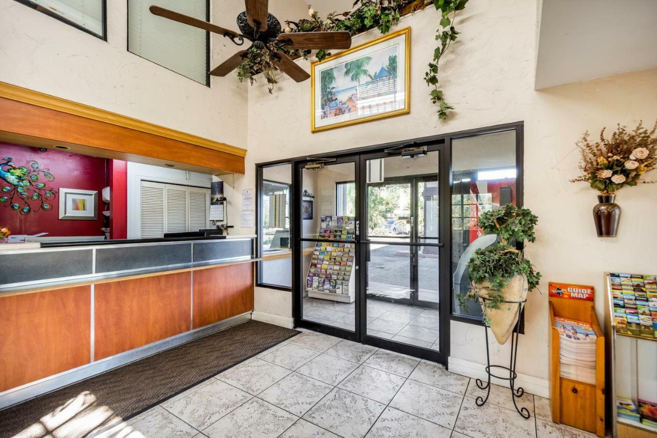 Econo Lodge Palm Harbor - Clearwater Екстер'єр фото