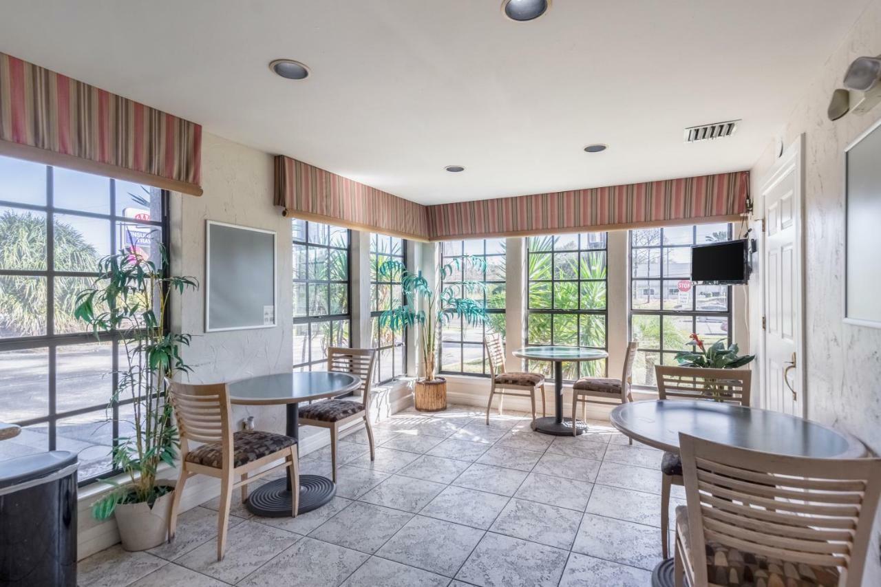 Econo Lodge Palm Harbor - Clearwater Екстер'єр фото
